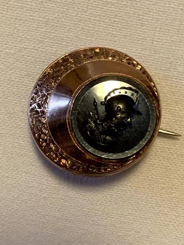 Antieke gouden broche met intaglio gegraveerd krijger, gaaf! beschikbaar voor biedingen