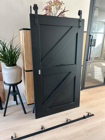 Schuifdeur zwart MDF met schuifsysteem beschikbaar voor biedingen