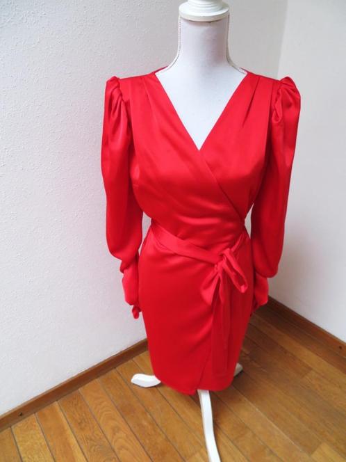 H59 EMO nieuwe satijn wikkel jurk rood maat 40, Kleding | Dames, Jurken, Nieuw, Maat 38/40 (M), Rood, Knielengte, Ophalen of Verzenden