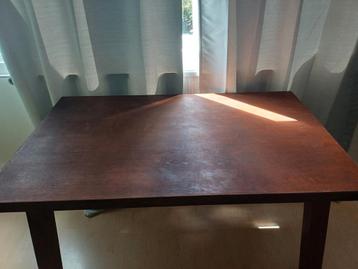 Eiken eettafel beschikbaar voor biedingen