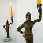 1 Bronzen figuur kandelaar Ridder met een voet van marmer, Antiek en Kunst, Ophalen of Verzenden, Koper of Brons