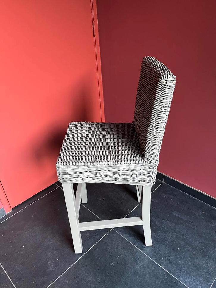 Mooie grijze barkrukken (4x) van rotan met Leeuwenkop, Huis en Inrichting, Barkrukken, Zo goed als nieuw, 60 tot 90 cm, 2 krukken