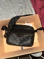 Louis vuitton outdoor messenger bag, Verzenden, Zo goed als nieuw, Zwart