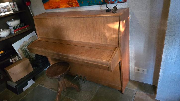 Mooie Piano met Pianokruk, Muziek en Instrumenten, Piano's, Gebruikt, Piano, Bruin, Ophalen