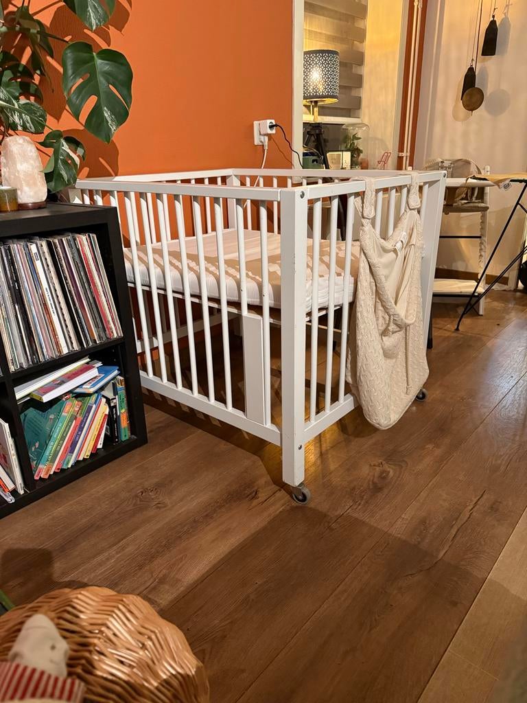Babybox op wieltjes met matras, boxzak en boxkleed, Kinderen en Baby's, Boxen, Ophalen, Gebruikt, Vierkant, In hoogte verstelbaar