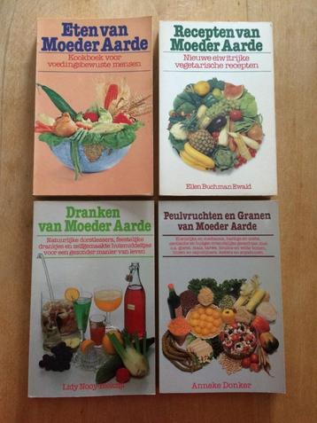 4 kookboeken van Moeder Aarde beschikbaar voor biedingen