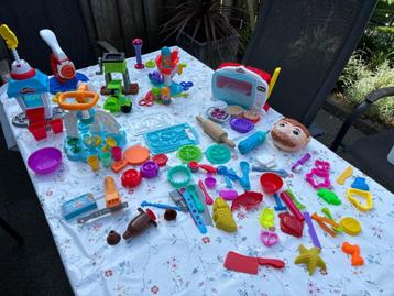 Verschillende Play-Doh sets beschikbaar voor biedingen