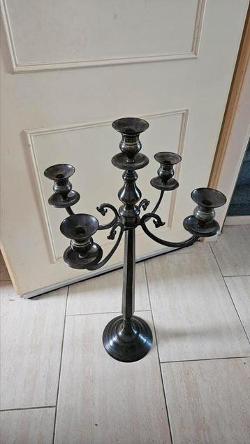 Zware kandelaar brons (?) beschikbaar voor biedingen