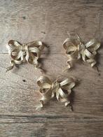 Drie goudkleurige kersthangers strikken kerstdecoratie., Ophalen of Verzenden
