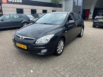 Hyundai I30 1.6i Style groot scherm apple carplay beschikbaar voor biedingen