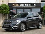 BMW X1 sDrive18i X-Line|Pano|Keyless|Trekhaak, 136 pk, Gebruikt, Traction-control, Leder en Stof