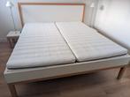Tweepersoonsbed met matras en elektrische lattenbodem, Ophalen, Wit, Tweepersoons, Zo goed als nieuw