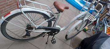 Dames fiets beschikbaar voor biedingen