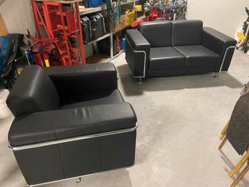 1 en 2 zits bankstel met hocker beschikbaar voor biedingen