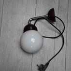 Vintage wand lampje / wandlampje bakeliet armatuur, Antiek en Kunst, Antiek | Lampen, Ophalen