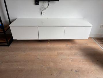 Hoogglans wit tv meubel, zelf demonteren gratis af te halen. beschikbaar voor biedingen