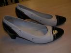 Beige leren pumps met zwart lakleer Donna Carolina, maat 39, Kleding | Dames, Schoenen, Pumps, Donna Carolina, Verzenden, Beige