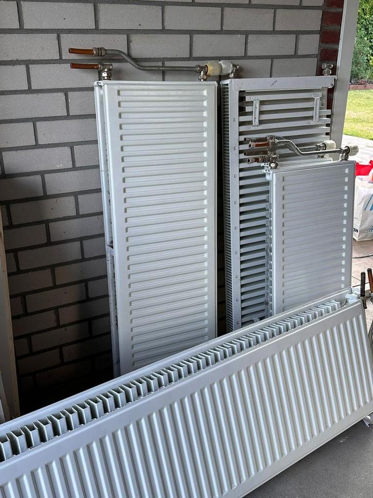6 radiatoren – verschillende maten – goede staat, Doe-het-zelf en Verbouw, Verwarming en Radiatoren, Zo goed als nieuw, Radiator