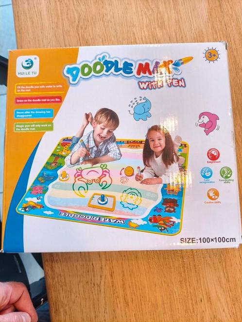 Water Doodle Mat 100x100 cm – met pen en stamps, Kinderen en Baby's, Speelgoed | Educatief en Creatief, Gebruikt, Ophalen