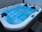 Tulp spa jacuzzi 3 personen mooie compacte jacuzzi, Tuin en Terras, Bubbelbaden en Hottubs, Ophalen, Zo goed als nieuw, Trap