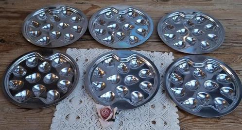 6 Vintage Franse R.V.S. slakkenbordjes voor elk 12 slakken, Huis en Inrichting, Keuken | Keukenbenodigdheden, Gebruikt, Ophalen of Verzenden