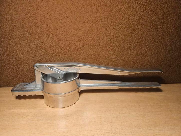 Professionele Handmatige Aardappelpers / Sapcentrifuge, Huis en Inrichting, Keuken | Keukenbenodigdheden, Gebruikt, Ophalen of Verzenden