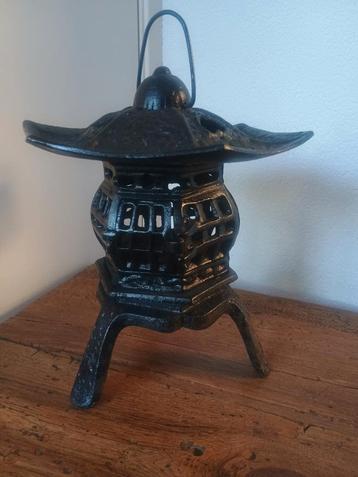 Mooie Japanse Pagode van gietijzer  beschikbaar voor biedingen