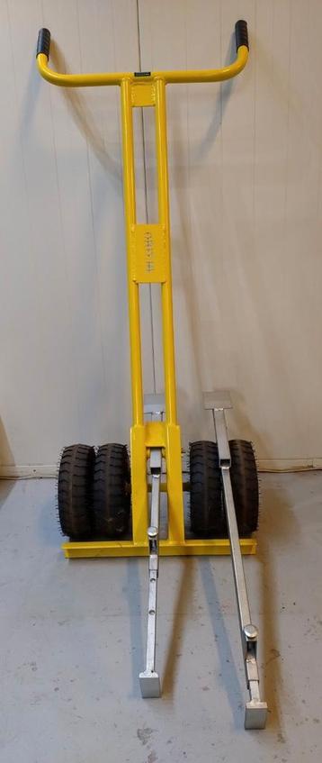 Oprit tegeltiller / tegellegger beschikbaar voor biedingen