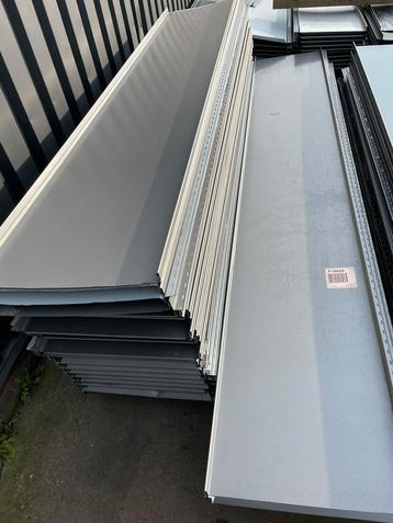 Felsplaten licht grijs +-118 m2 250x50 cm beschikbaar voor biedingen