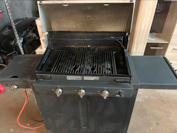 Gas barbecue in goeie staat enkele keren gebruikt beschikbaar voor biedingen
