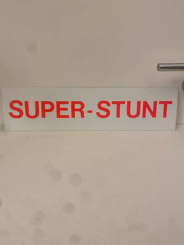 Super-Stunt Aluminium Plaat 51x12,5cm, Verzamelen, Overige Verzamelen, Gebruikt, Ophalen of Verzenden