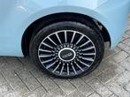 Fiat 500 1.0 Hybrid Launch Edition *pano *carplay *ijsblauw, Voorwielaandrijving, Gebruikt, Zwart, Leder en Stof