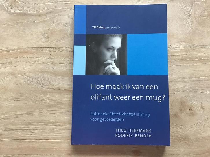 Roderik Bender - Hoe maak ik van een olifant weer een mug?, Boeken, Wetenschap, Zo goed als nieuw, Sociale wetenschap, Ophalen of Verzenden