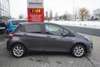 Toyota Yaris 1.5 Hybrid Y20 / Camera / Stoelverwarming / Cli, Auto's, Toyota, Euro 6, 4 cilinders, Grijs, Hybride Elektrisch/Benzine
