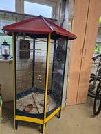 Ferplast 6 kantige volière met nestblok en 2 parkieten, Ophalen, Zo goed als nieuw, Hout, Volière