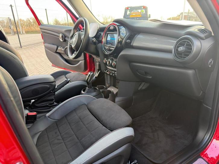 Mini 5-deurs (f55) 1.5 136pk Aut 2020 Rood, Auto's, Mini, Particulier, Benzine, Hatchback, Automaat, Geïmporteerd, Rood, Voorwielaandrijving