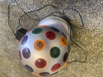 Disco Bal met Kleurrijke Lichteffecten beschikbaar voor biedingen