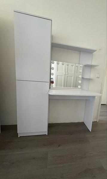 Kaptafel met spiegel en kast beschikbaar voor biedingen