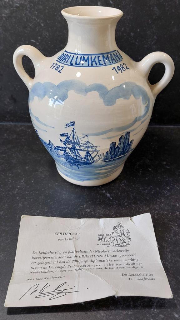 Vaas 200 jaar USA Nederland diplomatie aardewerk VOC schip, Antiek en Kunst, Antiek | Keramiek en Aardewerk, Ophalen of Verzenden