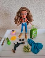 Bratz doll YASMIN to Brazil with 2 Outfits, Ophalen of Verzenden, Zo goed als nieuw