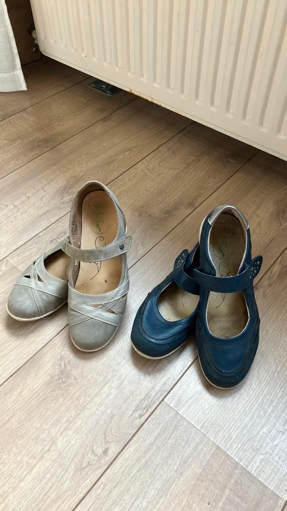 Soepele lichte klittenband instap schoenen 2 paar mt 40, Kleding | Dames, Schoenen, Zo goed als nieuw, Sneakers of Gympen, Ophalen of Verzenden