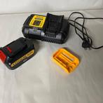 Dewalt lader met accu 20v 5ah en accu houder, Ophalen, Zo goed als nieuw