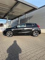 Hyundai i30 1.6 I Cvvt 5DR 2011 Zwart, Auto's, Voorwielaandrijving, Stof, 4 cilinders, Zwart