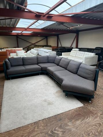 Leolux hoekbank , design hoekbank leer stof , bank Z.G.A.N beschikbaar voor biedingen