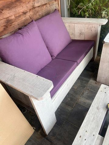 Tuinset met bank, 2 stoelen, 3 tafels inclusief kussens beschikbaar voor biedingen