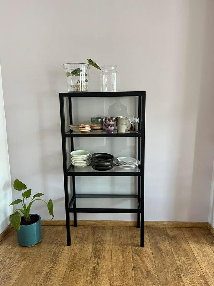HKliving vitrine kast zwart hout, Huis en Inrichting, Kasten | Vitrinekasten, Gebruikt, 100 tot 150 cm, 50 tot 100 cm, 25 tot 50 cm