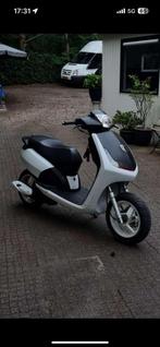 Peugeot New Vivacity loop/sloop met geel kenteken, Fietsen en Brommers, Scooters | Peugeot, Ophalen, Tweetakt, Gebruikt, Maximaal 45 km/u