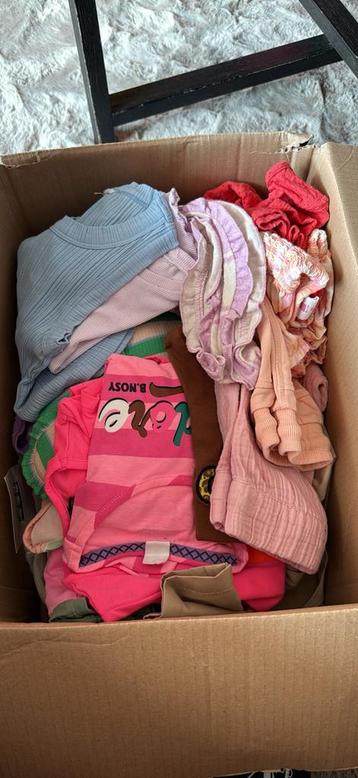 Doos vol met meisjes zomer kleding beschikbaar voor biedingen