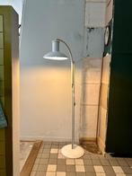 SALE: Vintage design metalen vloerlamp, space age lamp Deens, Huis en Inrichting, Lampen | Vloerlampen, Ophalen, Gebruikt, -, 100 tot 150 cm