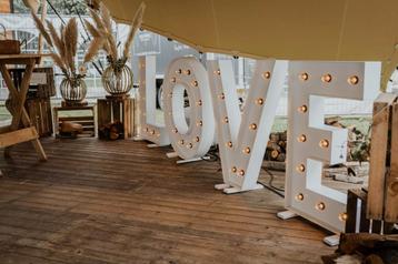 Verlichte lOVE letters 1 meter beschikbaar voor biedingen